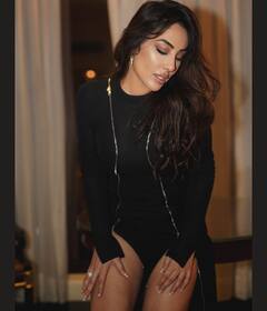 Tina Thadani Pics: हनी सिंह की गर्लफ्रेंड टीना थडानी रियल लाइफ में हैं बेहद ग्लैमरस, यकीन नहीं तो देखें तस्वीरें