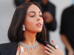 PHOTOS: क्रिस्टियानो रोनाल्डो से लेकर लियोनल मेसी तक बेहद खूबसूरत हैं इन स्टार खिलाड़ियों की पत्नी और गर्लफ्रेंड, देखें तस्वीरें