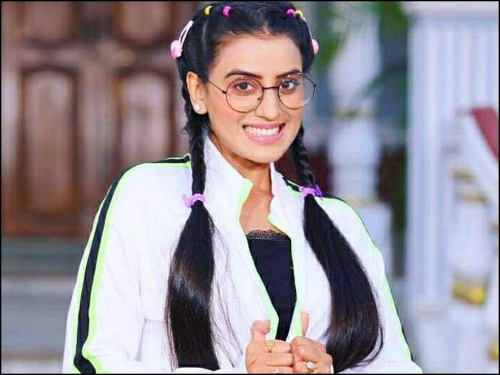 कई दिनों बाद भी क्यों वायरल हो रहा Akshara Singh का ये वीडियो, लोगों ने कहा- 'मिया खलीफा जैसी लग रही हो' akshara singh got compared with mia khalifa netizens trolled bhojpuri actress कई दिनों बाद भी क्यों वायरल हो रहा Akshara Singh का ये वीडियो, लोगों ने कहा- 'मिया खलीफा जैसी लग रही हो'