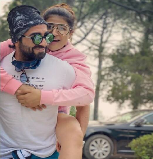 आयुष्मान खुराना आज बॉलीवुड में सबसे अधिक बैंक बैलेंस वाले अभिनेताओं में से एक हैं. ताहिरा कश्यप से शादी के दौरान आयुष्मान एक स्ट्रगलिंग एक्टर थे. उन्होंने गुजारा करने के लिए कई तरह के काम किए, जबकि उनकी पत्नी ताहिरा ने भी कई कॉलेजों में टीचर के रूप में काम किया. कई बार ऐसा भी हुआ जब आयुष्मान को काम के लिए संघर्ष करना पड़ा और उन्हें जीवन यापन के लिए अपनी पत्नी की कमाई पर निर्भर रहना पड़ा.