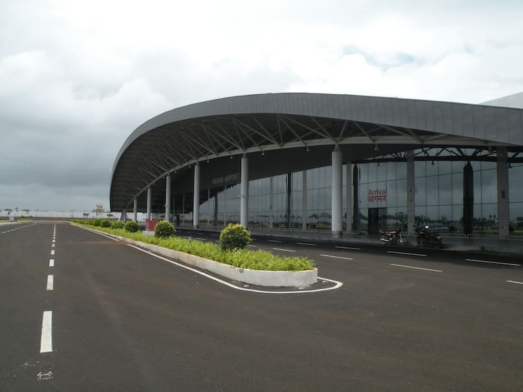 maharashtra news nashik news Decision to construct a new runway at Nashik Ozar Airport Nashik Airport : विमानसेवा रडतखडत, मात्र ओझर विमानतळावर लवकरच नवी धावपट्टी, प्रशासनाचा निर्णय 