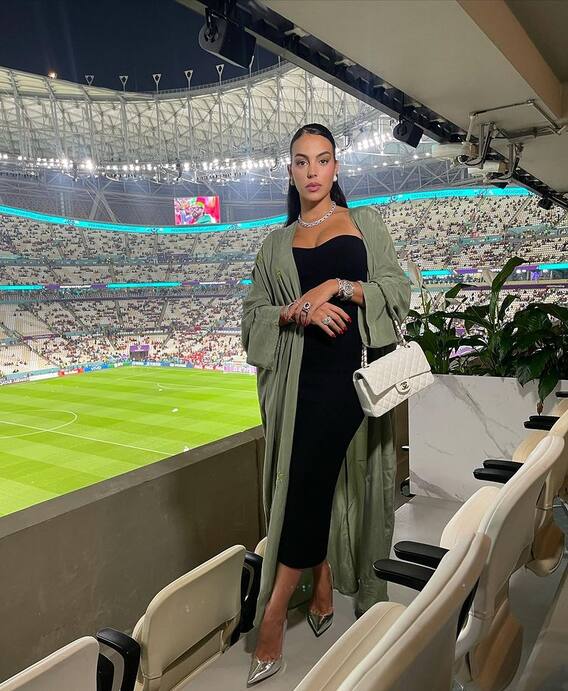 FIFA WC 2022: क्रिस्टियानो रोनाल्डो की गर्लफ्रेंड Georgina Rodriguez ने कराया बोल्ड फोटोशूट FIFA WC 2022: क्रिस्टियानो रोनाल्डो की गर्लफ्रेंड Georgina Rodriguez ने कराया बोल्ड फोटोशूट