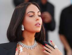 PHOTOS: ਕ੍ਰਿਸਟੀਆਨੋ ਰੋਨਾਲਡੋ ਤੋਂ ਲੈ ਕੇ ਲਿਓਨਲ ਮੇਸੀ ਤੱਕ, ਇਨ੍ਹਾਂ ਸਟਾਰ ਖਿਡਾਰੀਆਂ ਦੀਆਂ ਪਤਨੀਆਂ ਤੇ ਗਰਲਫ੍ਰੈਂਡ ਹਨ ਬੇਹੱਦ ਖੂਬਸੂਰਤ, ਦੇਖੋ ਤਸਵੀਰਾਂ