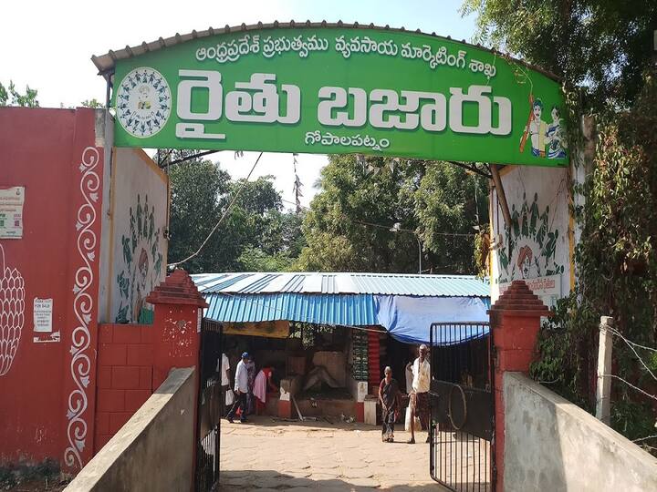Andhra Pradesh CM Jagan Announces Salary Hike for Rythu Bazar Employees Rythu Bazar Employees: రైతు బజార్ల సిబ్బందికి సీఎం జగన్ గుడ్ న్యూస్!