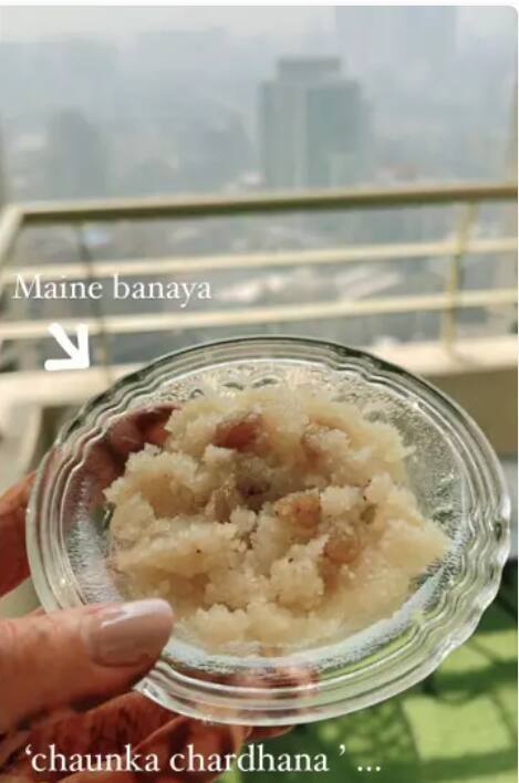 कैटरीना कैफ – पिछले साल एक्टर विक्की कौशल के साथ शादी के बंधन में बंधी कैटरीना कैफ ने भी अपनी पहली रसोई में हलवा ही बनाया था. इसकी तस्वीर कैटरीना ने इंस्टाग्राम पर शेयर की थी. जिसमें उन्होंने कैप्शन में लिखा था कि, ' हलवा मैंने बनाया'