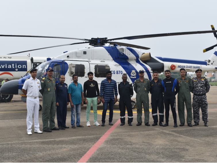 Cyclone Mandous: WATCH: Indian Coast Guard Rescue 3 Stranded Persons From Oil Rig Near Cuddalore WATCH: Indian Coast Guard Rescue 3 Stranded Persons From Oil Rig Near Cuddalore