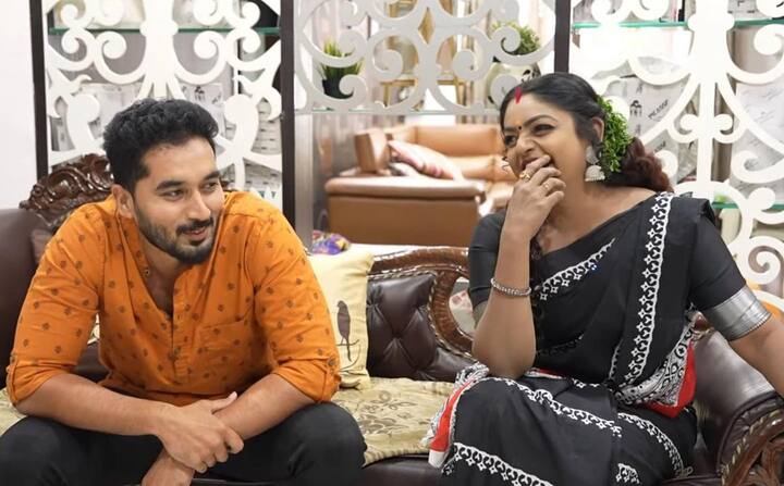 డాక్టర్ బాబుతో వంటలక్క. Image Credit: Manjula Nirupam Fan Page/ Instagram