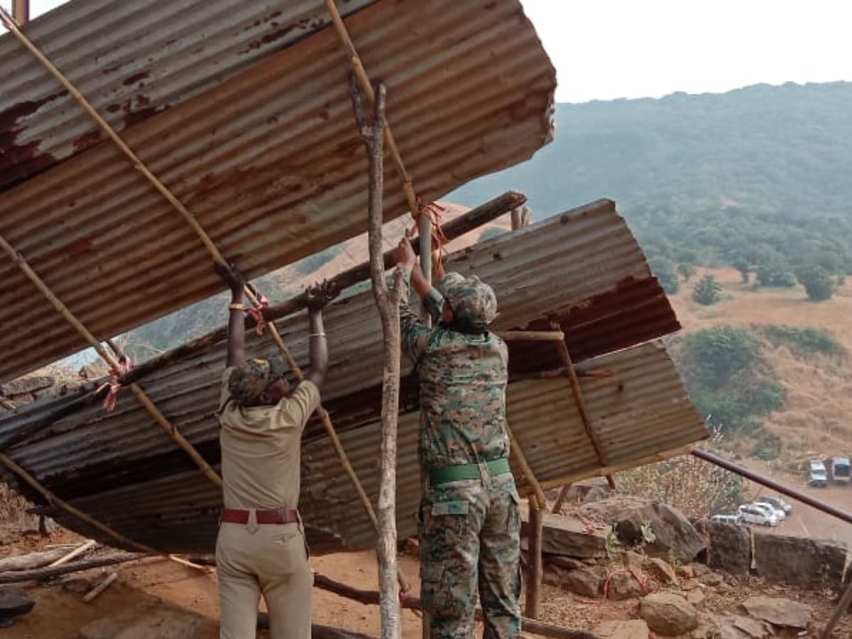 विशाळगडावर अतिक्रमणे काढण्यास सुरुवात; जिल्हाधिकारी, एसपींसह प्रमुख अधिकारी गडावर