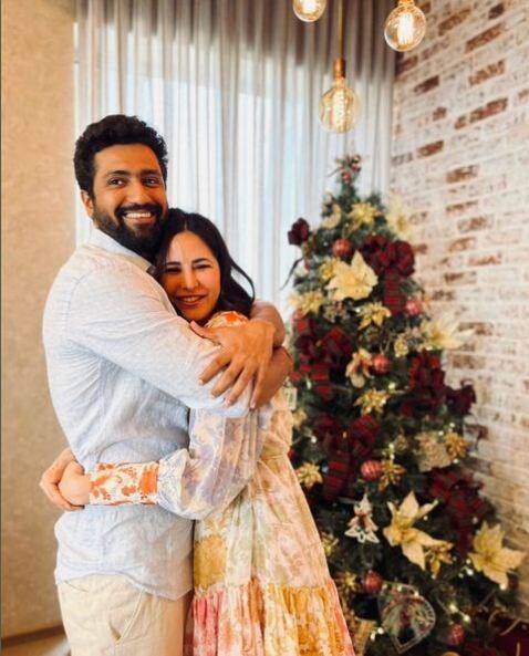 ਕੈਟਰੀਨਾ ਨੂੰ ਲੱਗਦਾ ਹੈ ਕਿ ਜਦੋਂ ਉਹ ਵਿੱਕੀ ਨੂੰ ਮਿਲੀ ਤਾਂ ਉਹ ਉਸ ਤੋਂ ਪ੍ਰਭਾਵਿਤ ਹੋਈ। ਵਾਈਬਸ ਉਸਦੇ ਨਾਲ ਮਿਲ ਰਹੇ ਸਨ ਅਤੇ ਵਿੱਕੀ ਹੌਲੀ ਹੌਲੀ ਉਸਦਾ ਦਿਲ ਜਿੱਤ ਰਿਹਾ ਸੀ।
