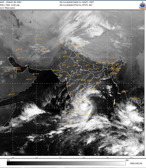 Cyclone Mandous: “அநாவசியமாக வெளியே வராதீங்க... மீறினால்...”  - போக்குவரத்து காவல் துறை எச்சரிக்கை!