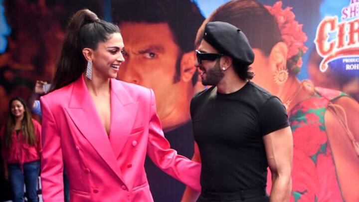 অনুরাগীদের মন খারাপ। তামাম দুনিয়াকে 'কাপল গোলস' যে জুটি, বিবাহবার্ষিকীতে একে অপরের ওয়ালে ভালবাসামাখা পোস্ট নেই কেন.. তবে কী সত্যিই সম্পর্ক আগের জায়গায় নেই দীপিকা রণবীরের?