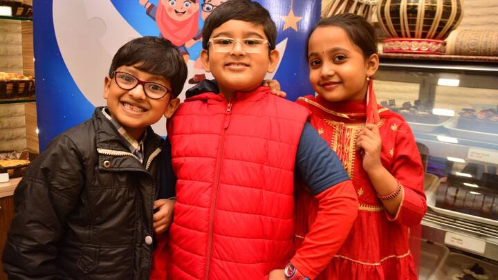 তারা ঋতদীপ সেনগুপ্ত (Ritodeep Sengupta), শ্রেয়ান সাহা (Shreyan Saha) ও অরিত্রিকা চৌধুরী (Aritrika Chowdhuri)।