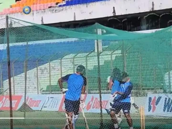Team India Head Coach Rahul Dravid gave batting tips to washington sundar before india vs bangladesh 3rd ODI IND vs BAN : चौकार कसा मारायचा? राहुल द्रविडनं अॅक्शन करुन सुंदरला दाखवलं, पाहा VIDEO