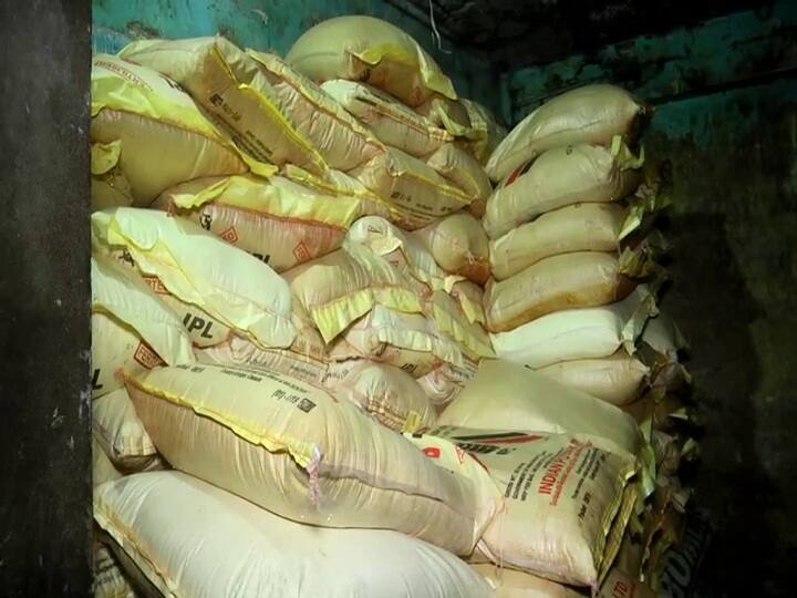 Surat:  A quantity of government subsidized urea fertilizer was seized from a chemical godown Surat: કેમિકલના ગોડાઉનમાંથી સરકારી સબસિડીવાળા યુરિયા ખાતરનો જથ્થો ઝડપાયો, જાણો વિગત