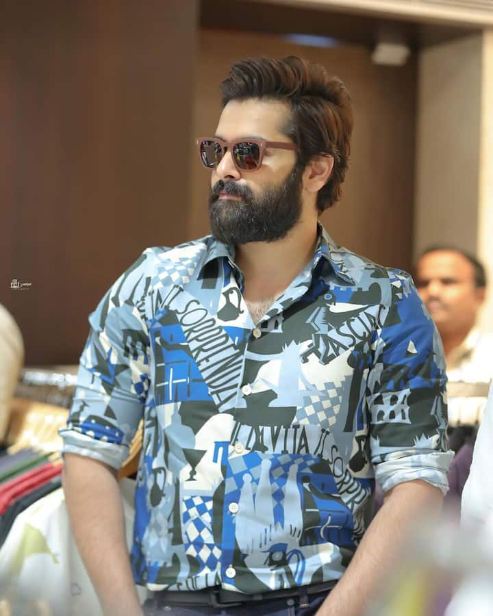 ప్రస్తుతం బోయపాటి శ్రీను డైరెక్షన్ లో పాన్ ఇండియా మూవీ చేస్తున్నారు. Photo Credit@Ram Pothineni/Instagram