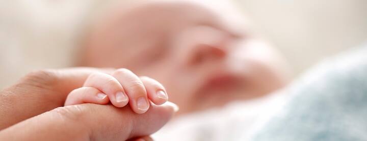 ਗਰਭਵਤੀ ਹੋਣ 'ਤੇ ਔਰਤਾਂ ਨੂੰ ਬਹੁਤ ਸਾਰੀਆਂ ਚੀਜ਼ਾਂ ਤੋਂ ਬਚਣਾ ਪੈਂਦਾ ਹੈ। ਸ਼ਰਾਬ ਵੀ ਇਨ੍ਹਾਂ ਪਰਹੇਜ਼ਾਂ ਵਿੱਚੋਂ ਇੱਕ ਹੈ। ਪਰ ਕੁਝ ਔਰਤਾਂ ਗਰਭ ਅਵਸਥਾ ਦੌਰਾਨ ਸ਼ਰਾਬ ਪੀਣਾ ਬੰਦ ਨਹੀਂ ਕਰਦੀਆਂ।