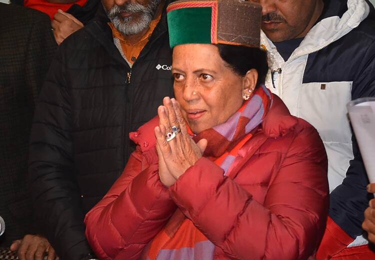 Himachal Result Pratibha Singh staked claim post of Chief Minister said Virbhadra Singh family cannot be ignored Himachal Result: प्रतिभा सिंह ने मुख्यमंत्री पद के लिए दावेदारी की पेश, कहा- वीरभद्र सिंह के परिवार को नजरअंदाज नहीं किया जा सकता