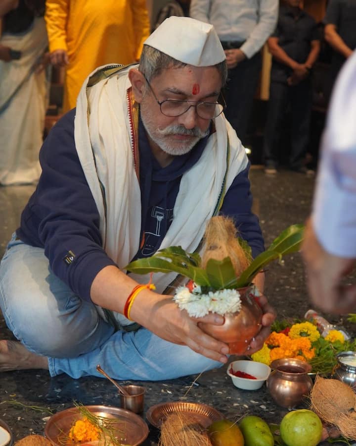 अद्वैतनं शेअर केलेल्या फोटोमध्ये आमिर हा  डोक्यावर टोपी, चष्मा, ब्यू डेनिम आणि जॅकेट अशा लूकमध्ये दिसत आहे. (Aamir Khan/Advait Chandan instagram)