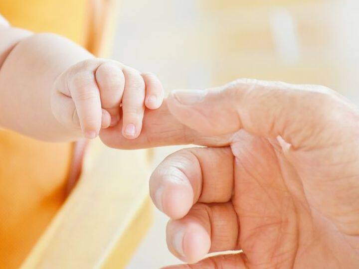 adopted child rights Does child get all the rights that a biological child gets क्या गोद लिए बच्चे को भी मिलते हैं पूरे अधिकार? ये एक नियम बहुत कम लोग जानते हैं...