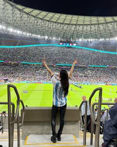 Mouni Roy ने पति सूरज नांबियार के साथ एंजॉय किया FIFA वर्ल्ड कप, तस्वीरें आईं सामने