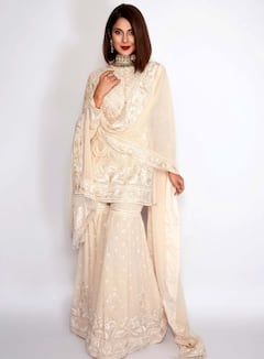 वेडिंग फंक्शन के लिए जेनिफर विंगेट से लें ट्रेडिशनल आउटफिट की इंस्पिरेशन