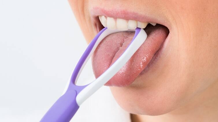 Tongue Cleaning Tips: Along with teeth, tongue cleaning is also important, here are the ways to clean it.... Tongue Cleaning Tips : ਦੰਦਾਂ ਦੇ ਨਾਲ-ਨਾਲ ਜੀਭ ਦੀ ਸਫਾਈ ਵੀ ਜ਼ਰੂਰੀ, ਇਹ ਹਨ ਇਸ ਨੂੰ ਸਾਫ ਕਰਨ ਦੇ ਤਰੀਕੇ....