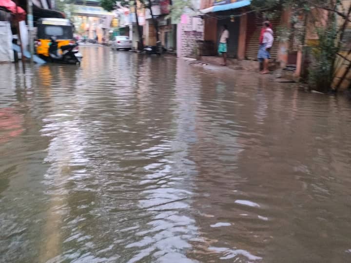 Waterlogging in low-lying areas due to heavy rainfall, Cyclonic storm 'Mandous' has affected MMDA Colony of Arumbakkam. (Source: ANI)