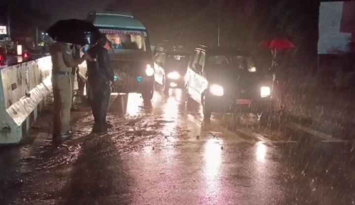 மாண்டஸ் புயலால் கிழக்கு கடற்கரைச் சாலையில் போக்குவரத்து தடை விதிக்கப்பட்டது