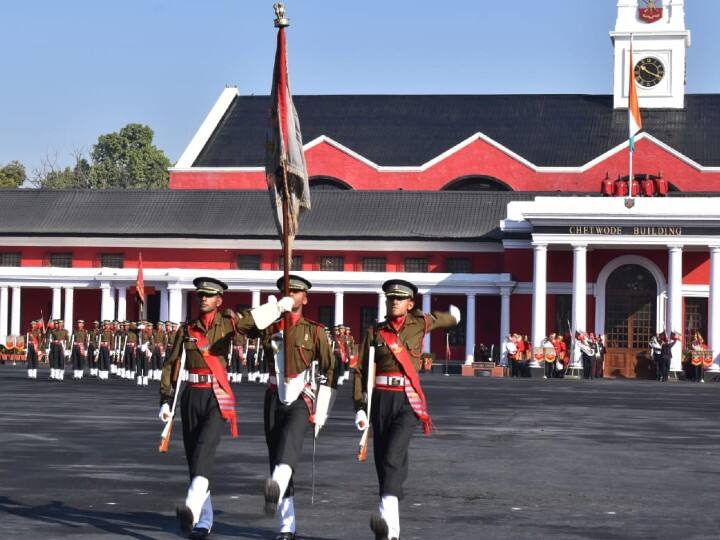 IMA Passing Out Parade में 11 मित्र देशों के 30 विदेशी कैडेट्स भी पास आउट होकर अपने-अपने राष्ट्र के सेना में शामिल होंगे.