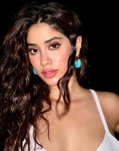 Janhvi Kapoor Photos: ਚਿੱਟੇ ਰੰਗ ਦੀ ਡਰੈੱਸ ਪਾ ਕੇ ਜਾਹਨਵੀ ਕਪੂਰ ਨੇ ਪਾਣੀ ਦੇ ਵਿਚਕਾਰ ਦਿੱਤਾ ਕਿਲਰ ਪੋਜ਼, ਤਸਵੀਰਾਂ ਦੇਖ ਕੇ ਪ੍ਰਸ਼ੰਸਕਾਂ ਨੂੰ ਯਾਦ ਆਈ ਸ਼੍ਰੀਦੇਵੀ