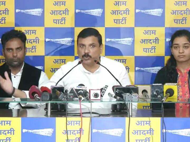 Delhi Mayor: '10 काउंसलर खरीदने के लिए 100 करोड़ का ऑफर', संजय सिंह का दावा AAP Leader Sanjay Singh Claims BJP Want To Buy his 10 Councillors in 100 Crore MCD Election Result 2022 Delhi Mayor: '10 काउंसलर खरीदने के लिए 100 करोड़ का ऑफर', संजय सिंह का दावा