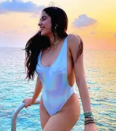 ਦੀਪਿਕਾ ਪਾਦੁਕੋਣ ਤੋਂ ਪਹਿਲਾਂ, ਬੀ-ਟਾਊਨ ਦੀਆਂ ਇਨ੍ਹਾਂ ਸੁੰਦਰੀਆਂ ਨੇ ਮੋਨੋਕਿਨੀ 'ਚ ਦਿਖਾਈ ਸੀ ਪਰਫੈਕਟ ਫਿਗਰ