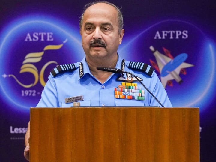 IAF Chief VR Chaudhari On War Said Learned Russia Ukraine War IAF Chief On War: रूस- यूक्रेन युद्ध से क्या सीख सकता है भारत, वायुसेना चीफ ने बताया