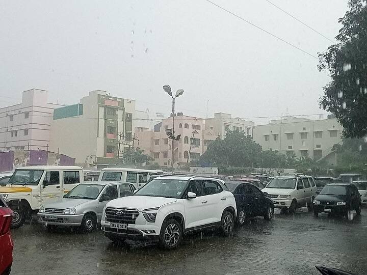 கரூர் மாவட்டத்தில் விட்டு விட்டு சாரல் மழை - 37.20 மில்லி மீட்டர் மழைப் பதிவு