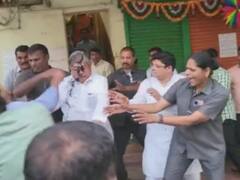 महाराष्ट्र के मंत्री चंद्रकांत पाटिल पर स्याही से हमला, तीनों हमलावर पुलिस हिरासत में