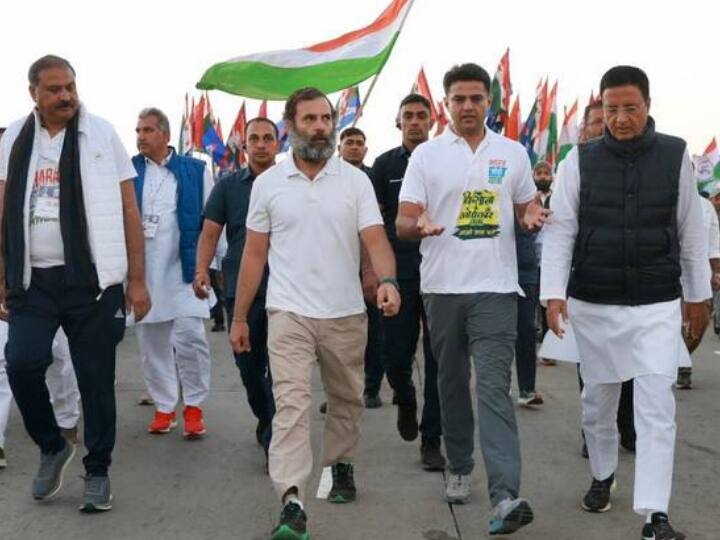 Bharat Jodo Yatra: सर्दी में बैनर-पोस्टर लेकर खड़े थे ग्रामीण, नहीं मिल सकी राहुल गांधी की झलक, मार्ग में हुआ परिवर्तन Rajasthan Bharat Jodo Yatra Rahul Gandhi route change started from Keshavrai Patan from Gudli Bundi ann Bharat Jodo Yatra: सर्दी में बैनर-पोस्टर लेकर खड़े थे ग्रामीण, नहीं मिल सकी राहुल गांधी की झलक, मार्ग में हुआ परिवर्तन