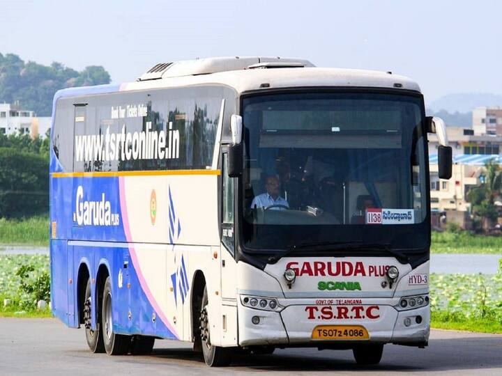 TSRTC runs 4,233 special buses to various places in Telangana Andhrapradesh TSRTC: సంక్రాంతి పండక్కి మీరు ఊరెళ్తారా? టీఎస్ఆర్టీసీ 4,233 స్పెషల్ బస్సులు - వాటిలో ఈ సౌకర్యం కూడా