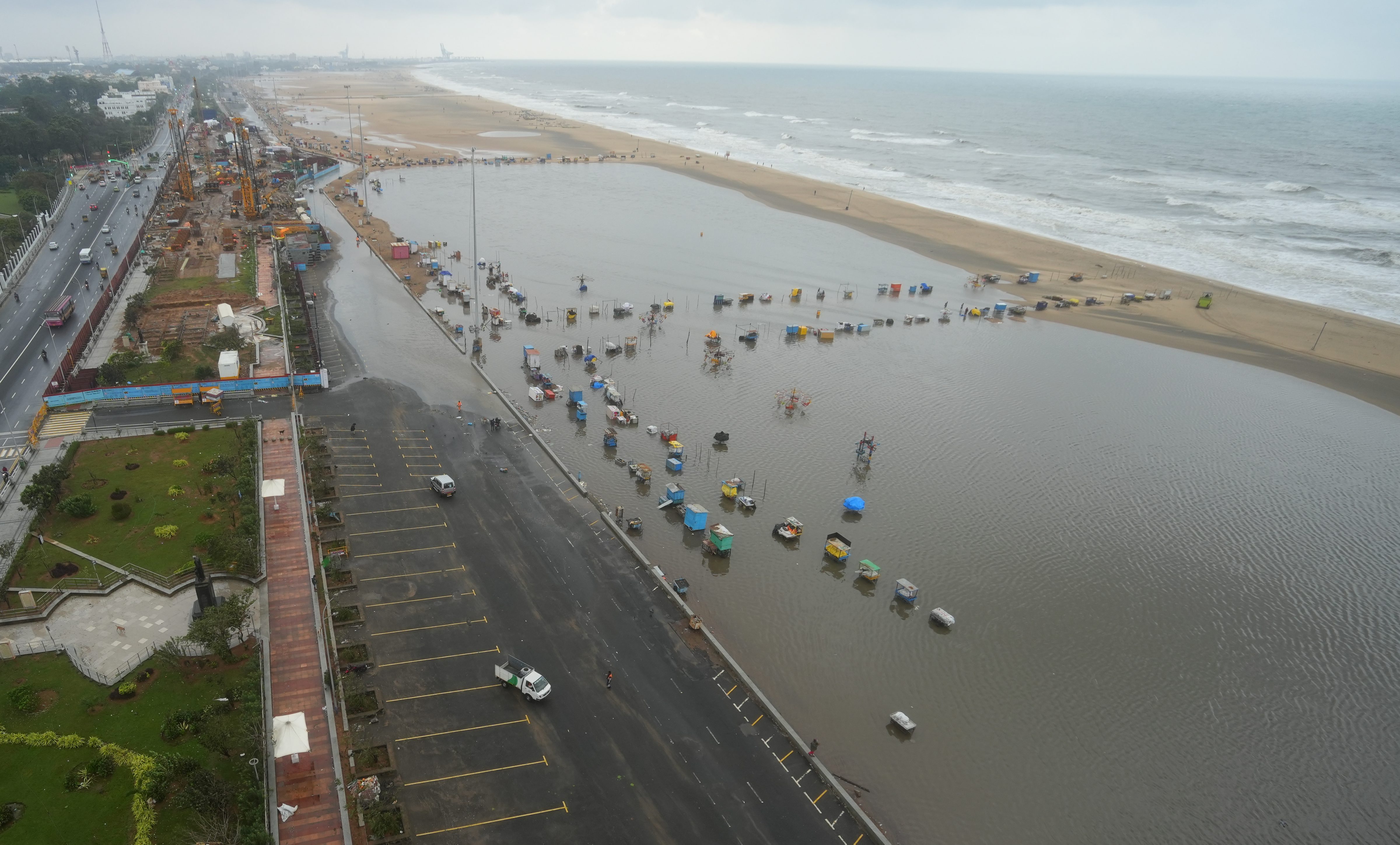 Mandous Cyclone: मंदोस चक्रीवादळाचं तांडव, जनजीवन विस्कळीत, चार जणांचा मृत्यू