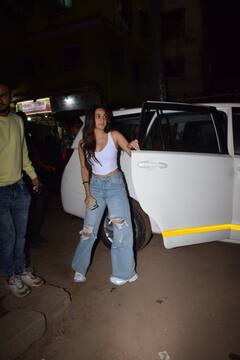 In Pics: नो मेकअप लुक में मुंबई की सड़कों पर स्पॉट हुईं Kiara Advani, तस्वीरें ने जीता फैंस का दिल