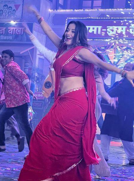Monalisa : भोजपुरी अभिनेत्री मोनालिसाचं नाव इंडस्ट्रीतील टॉपच्या अभिनेत्रींमध्ये घेतलं जातं.