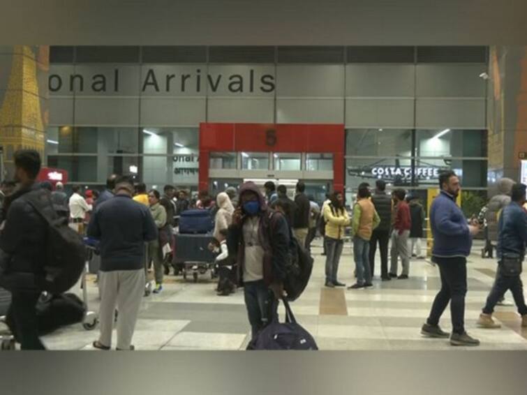 MoCA Plans To Decongest Delhi Airport Indira Gandhi International Airport congestion management at country's largest airport MoCA Plans To Decongest Delhi Airport, Looks At Reducing Peak Hour Flights: Officials