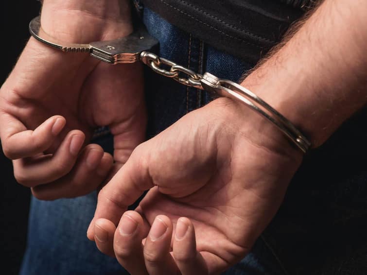 Man Accused Of Murder Arrested 49 Years After Committing The Crime 49 ஆண்டுகளுக்கு முன்பு செய்த கொலை:  குஜராத் போலீசிடம் வசமாக சிக்கிய 73 வயது முதியவர்!