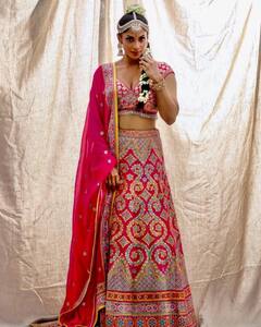 Sriya Reddy Photos: విశాల్ 'పొగరు' విలన్ శ్రియారెడ్డి నయా లుక్