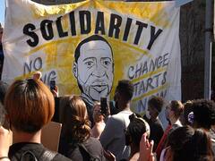 अमेरिका के जॉर्ज फ्लॉयड मर्डर में अब हुआ इंसाफ, 2 साल बाद पुलिस अधिकारी को मिली तीन साल की सजा