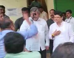 Chandrakant patil : चंद्रकांत पाटलांवर पुण्यात शाईफेक; शाई फेकणारा ताब्यात, आंदोलक आक्रमक