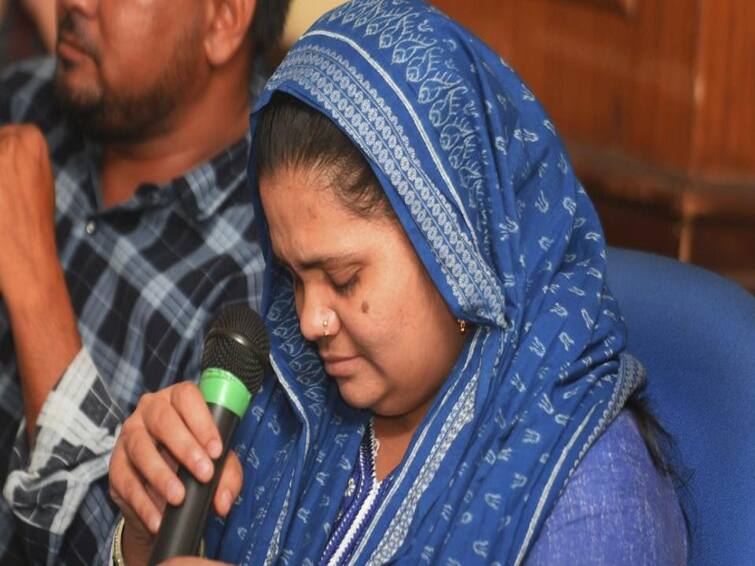 Bilkis Bano Plea Against Rapists Release In Supreme Court On Tuesday know details பில்கிஸ் பானு வழக்கு... குற்றவாளிகளின் விடுதலை ரத்து செய்யப்படுமா? - என்ன முடிவு எடுக்கபோகிறது உச்ச நீதிமன்றம்..?