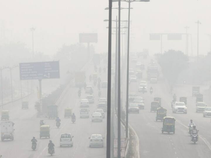 Delhi NCR Weather and Pollution Update Air Pollution and Cold Increased in Delhi Gurugram AQI Recorded Over 400 in Noida Delhi-NCR Weather and Pollution Update: दिल्ली-एनसीआर में नहीं सुधर रही हवा की सेहत, नोएडा में AQI 400 के पार, इस हफ्ते बढ़ेगी सर्दी