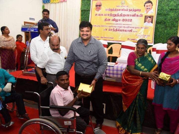 international day of persons with disabilities was celebrated in karur கரூரில் மாற்றுத் திறளாளிகள் தினவிழாவில் 62 பயனாளிகளுக்கு நலத்திட்ட உதவிகளை வழங்கிய ஆட்சியர்