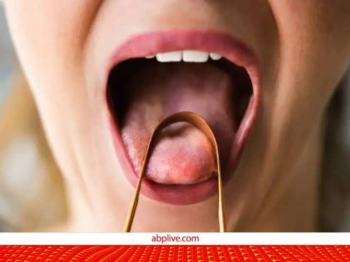 follow these tips to clean your tongue clean tongue helps you live healthy tongue cleaning tips Tongue Cleaning Tips: दांतो के साथ-साथ जीभ की सफाई भी है जरूरी, साफ़ करने के ये हैं तरीके....