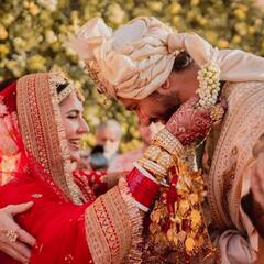 In Pics: किसी ने लगाई दुल्हन को मेहंदी तो किसी ने डांस फ्लोर पर मचाया धमाल..देखिए फेमस स्टार्स की शादी के यादगार पल